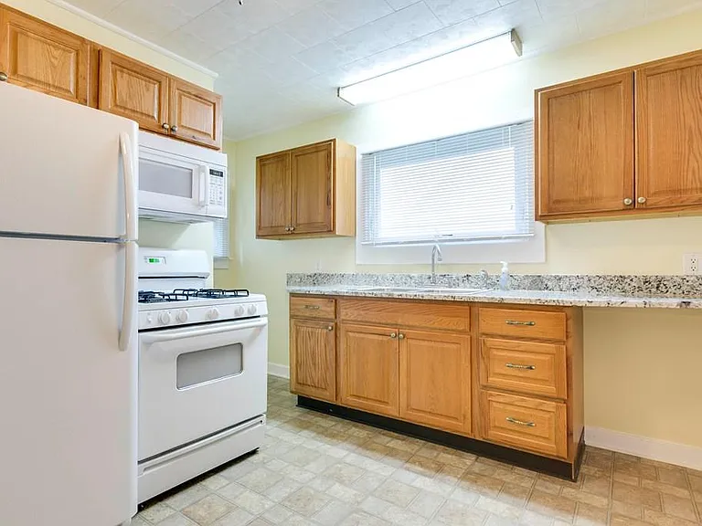 130 Dwight Ave — Photo 6