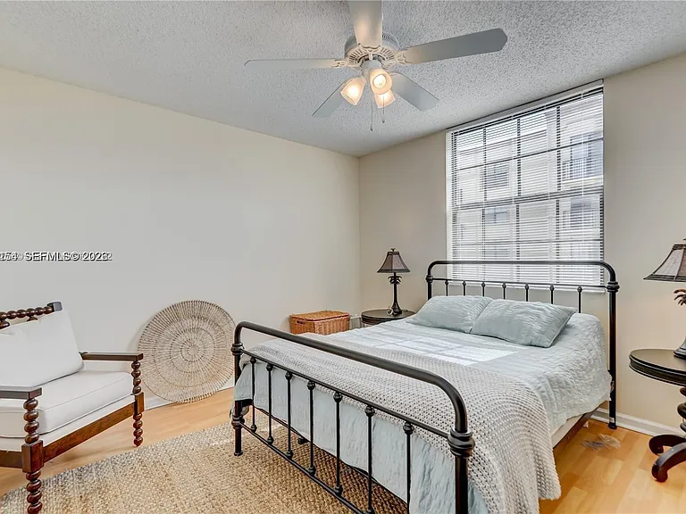 1919 Van Buren St #620A — Photo 19