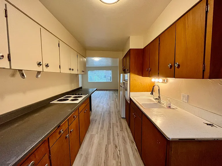 Cedar Apartments — Photo 5