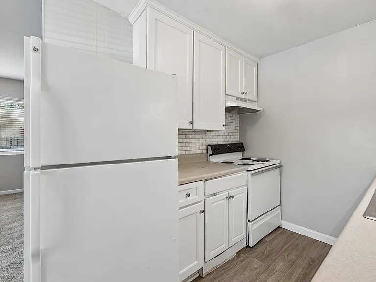 550 Harding Pl #E113 — Photo 11