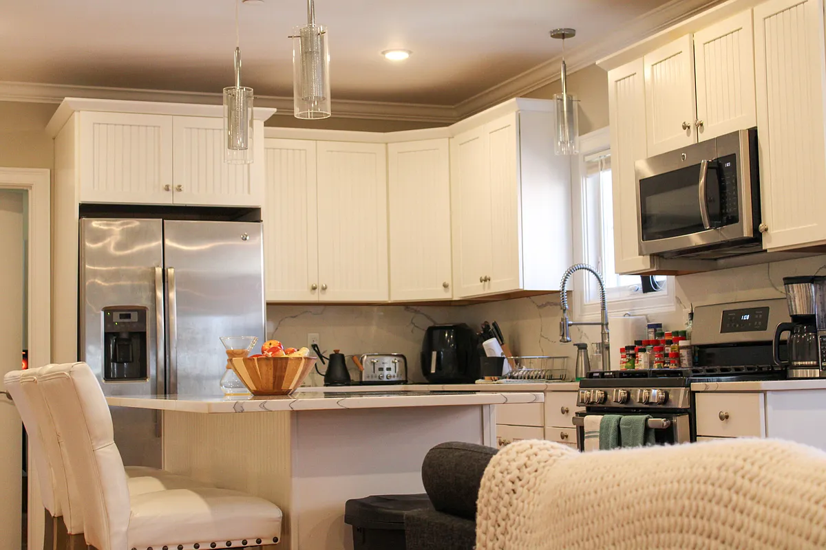 Building Photo - 104 Holland St #2
