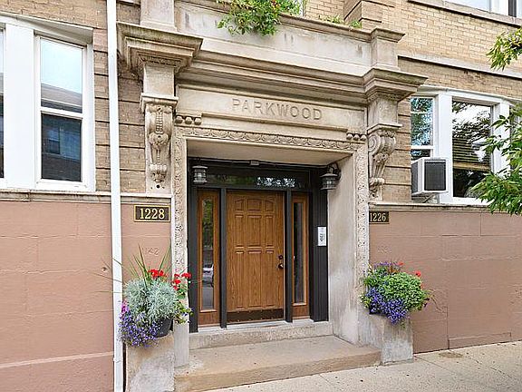 2nd image of 1226 W Sunnyside Ave #2