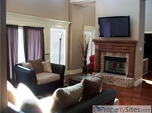 3rd image of 323 Paris Pl