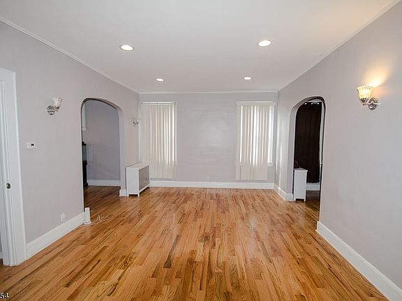 5th image of 17 Fairchild Pl