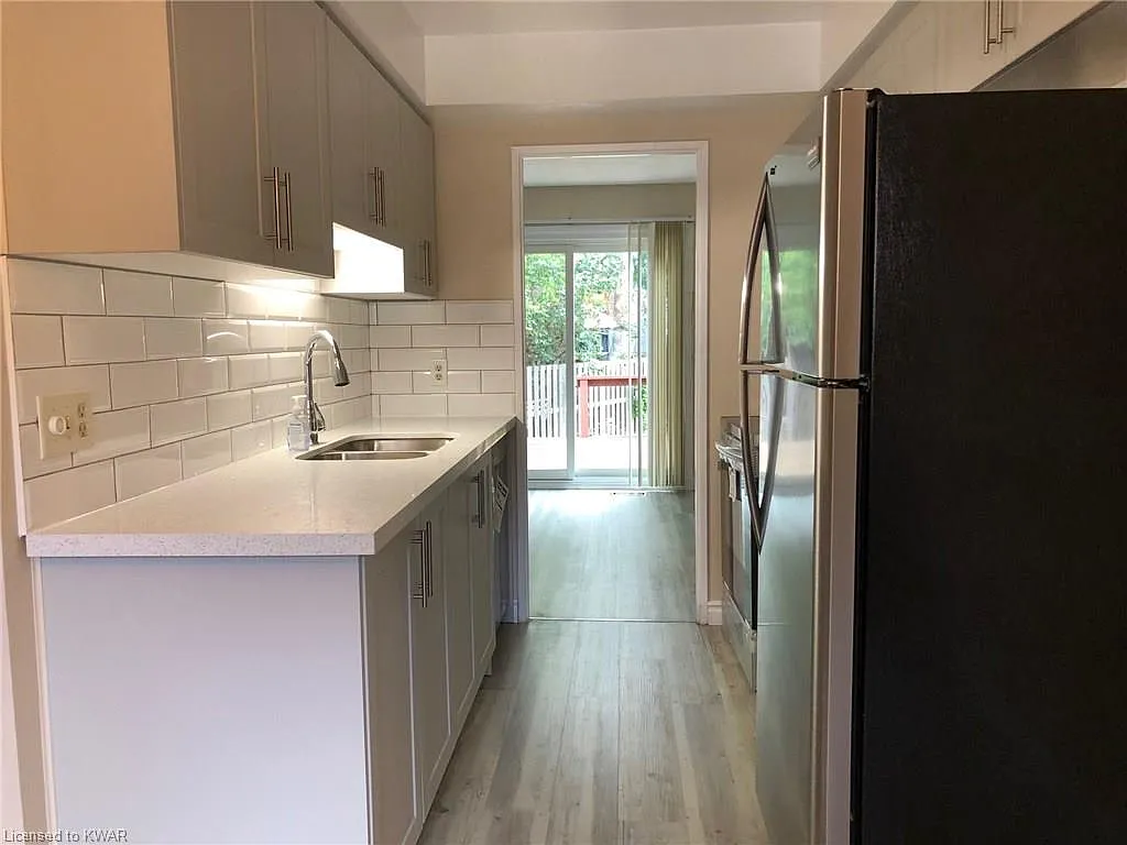 4 bed, 1300 sqft, $2,695 — Photo 4