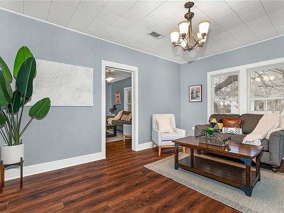 4th image of 269 N Avenue F