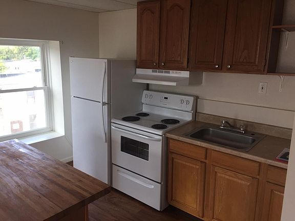 4th image of 124 S Main St APT 3C