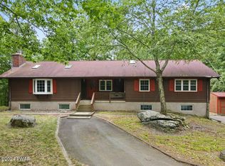 104 Pond View Ln, Greentown, PA 18426