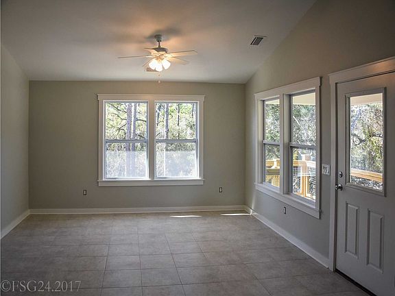 3rd image of 864 W Pine Ave