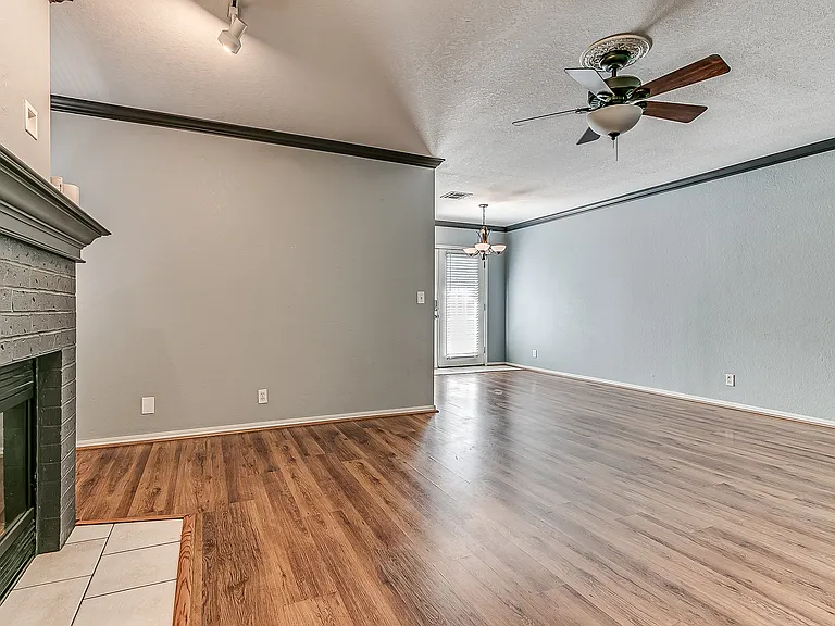 323 Potomac Dr — Photo 13