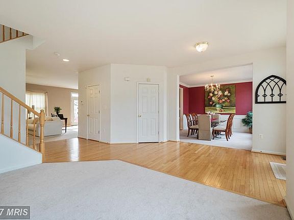 3rd image of 1105 Pickett St