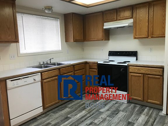 3rd image of 625 E French Creek Ct
