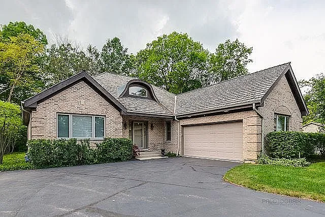 7 Abbotsford Dr photo 1