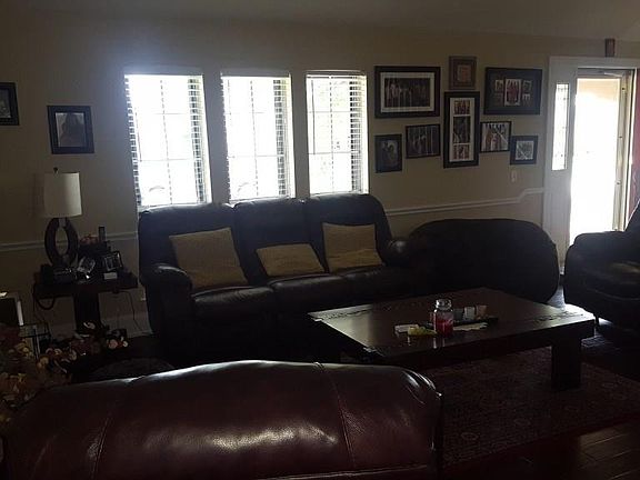 4th image of 2106 Village Green Dr