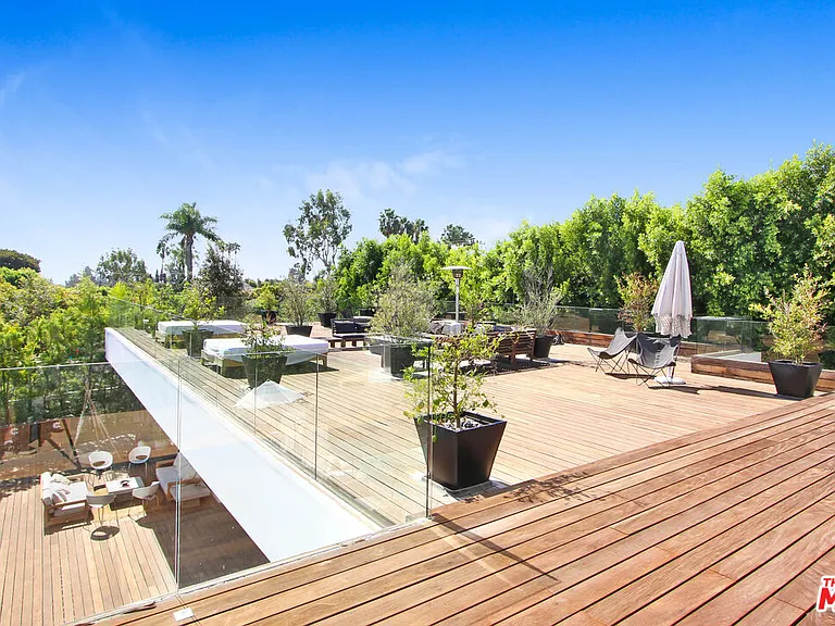 9570 Sunset Blvd — Photo 40