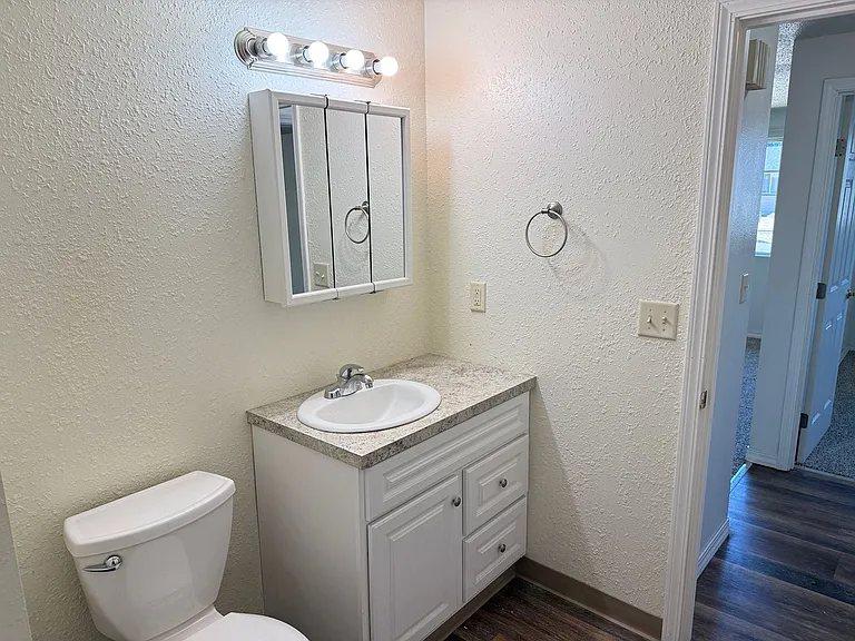 435 S 40th St — Photo 24