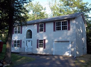 1206 Titania Rd, Tobyhanna, PA 18466