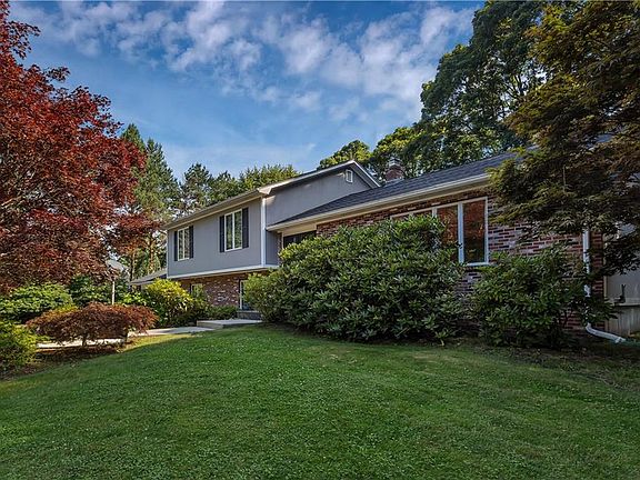 2nd image of 27 Rosewood Dr