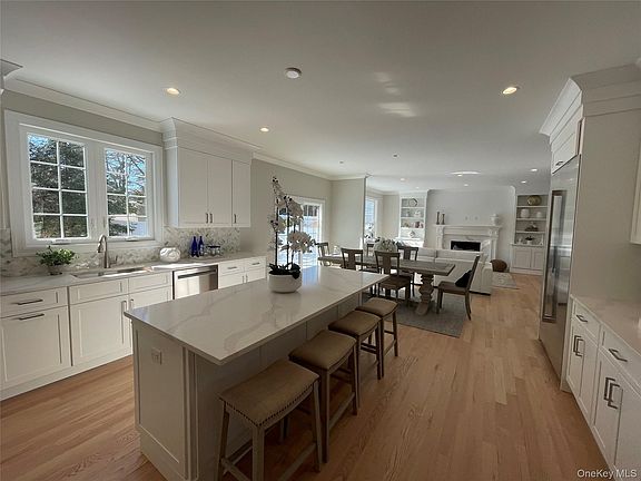 4th image of 130 Syosset Woodbury Road