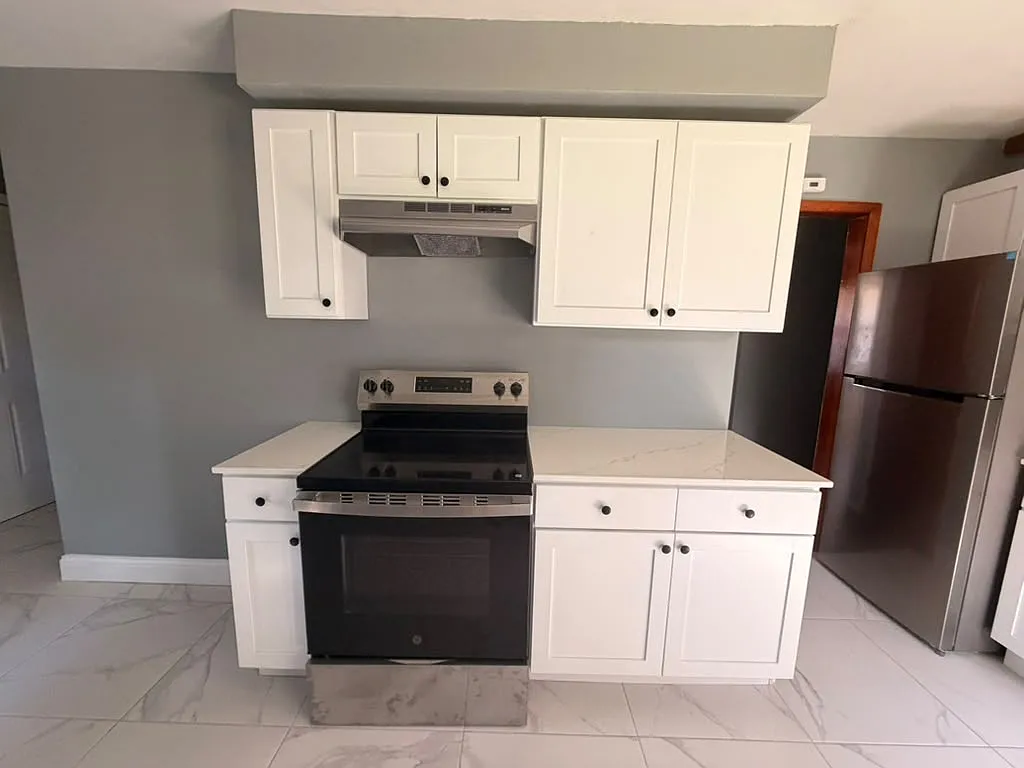 3 bed, 864 sqft, $2,650 — Photo 1