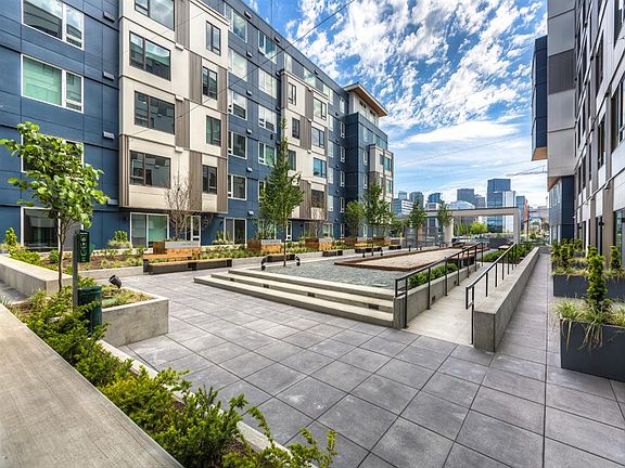 4th image of 810 Dexter Ave N #2148901