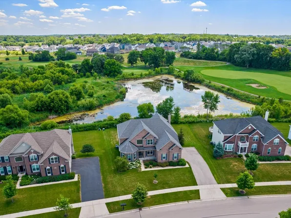 3587 Tournament Dr, Elgin, IL 60124