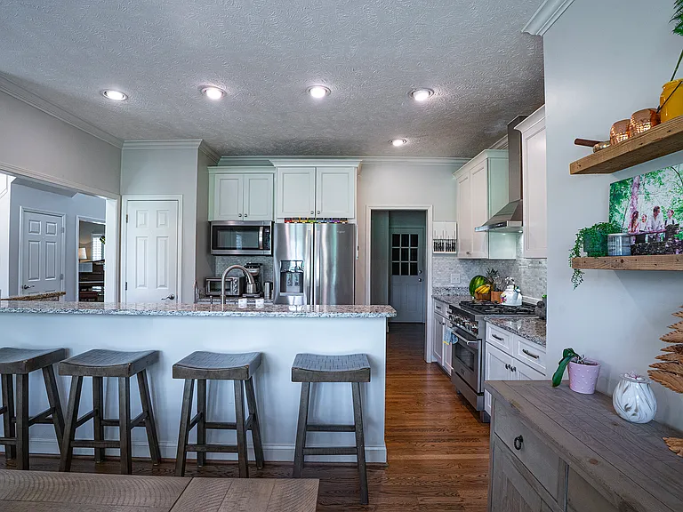 6028 Iverleigh Cir — Photo 10