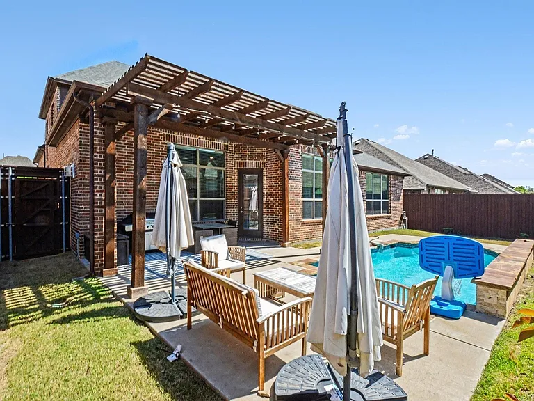 3323 Royal Ridge Dr — Photo 24