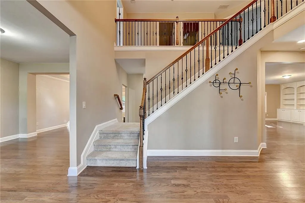 4 bed, 3.5 bath, 3378 sqft, $3,300 — Photo 3