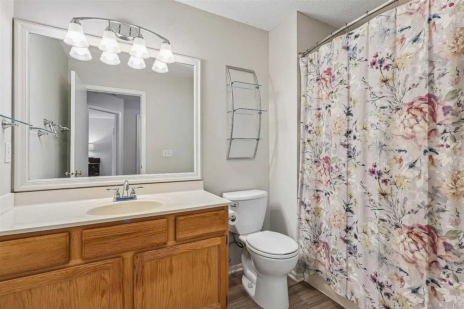 2 bed, 1.5 bath, 1300 sqft, $1,500 — Photo 4