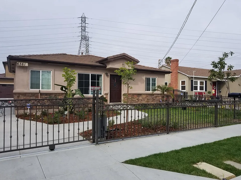 6361 Lemon Ave