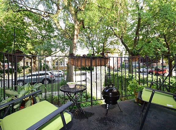 4th image of 3801 W Ainslie St APT 1E