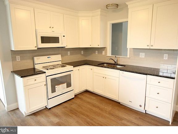 3rd image of 410 Washington St