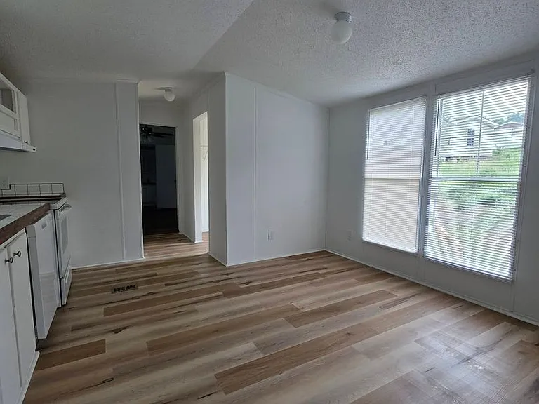 1018 Jacks Dr — Photo 4