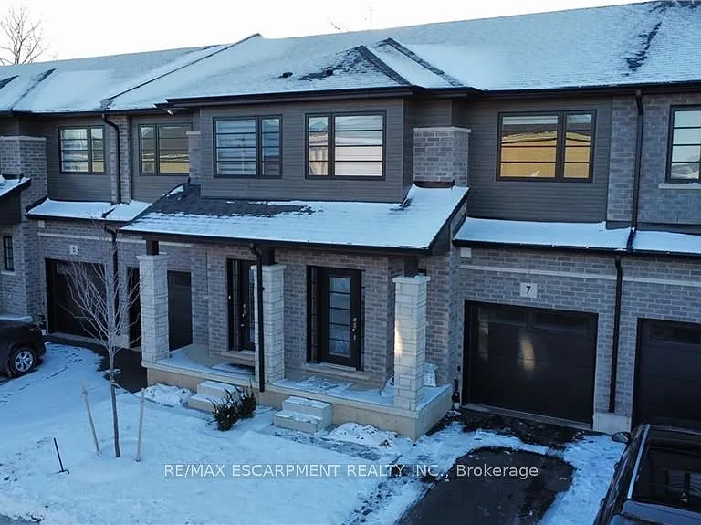 520 Grey St #7 — Photo 3
