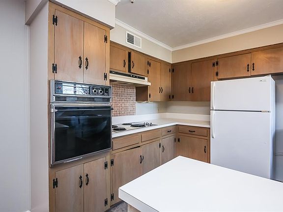4th image of 716 Sherwood Dr