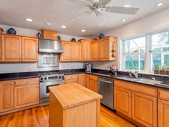 5th image of 200 Paloma St NE