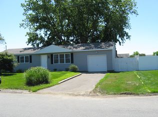 44 Price St, Patchogue, NY 11772