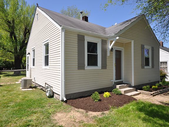 4th image of 2141 Rosemary Ln
