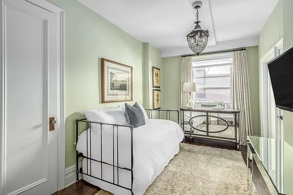 Sold by Douglas Elliman | media 8