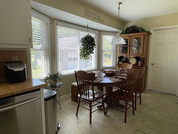 3rd image of 5183 Collins Ct