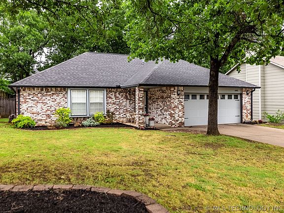 3rd image of 6902 Silver Oak Dr