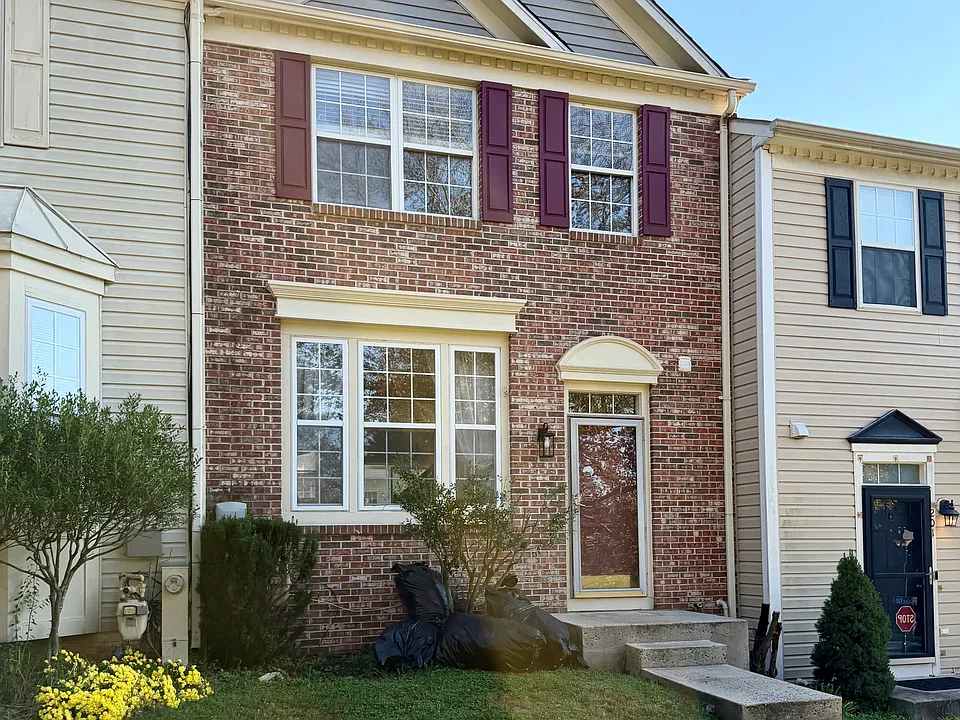 203 Golden Rain Ln
