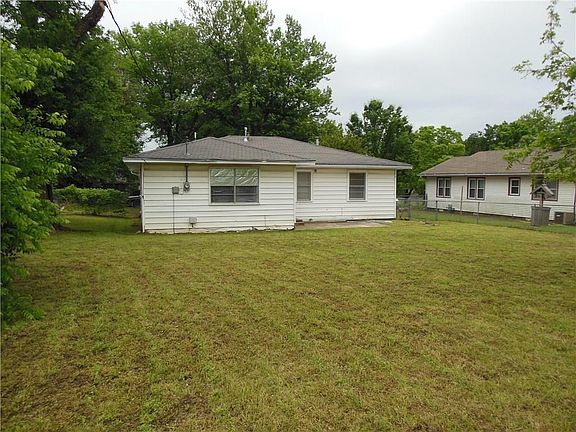 3rd image of 410 N Florence Ave