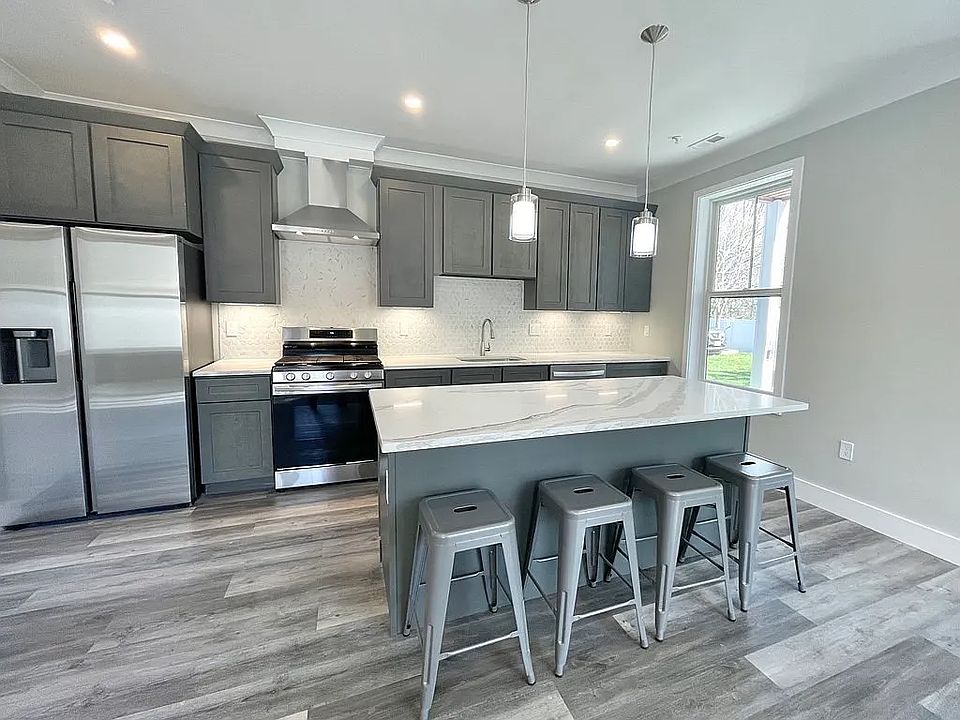 1st image of 181 Cowper St #103