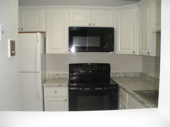 47 West St APT A2, Randolph, MA 02368