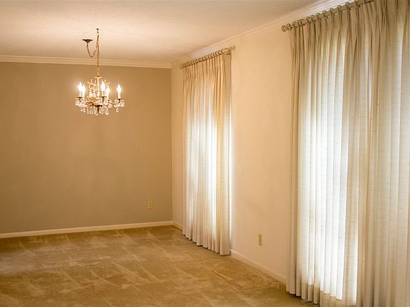 5th image of 1203 Dennis Dr