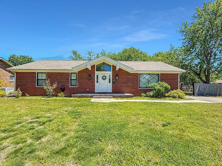 809 Bagwell Blvd — Photo 1