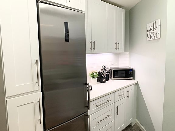 4th image of 236 E 28th St APT 6A