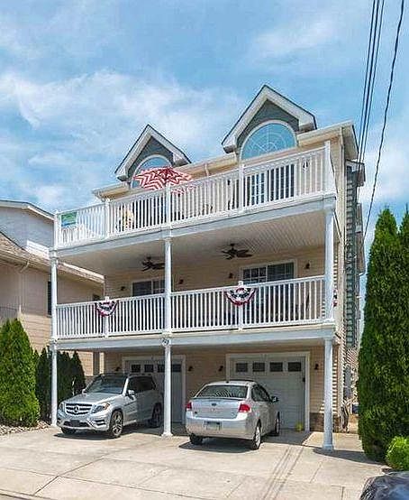 223 E Roberts (B) 1st Floor